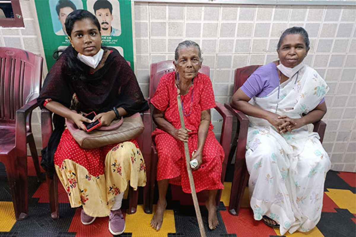 Help Swanthanam Old Age Home to take care of bedridden senior citizens